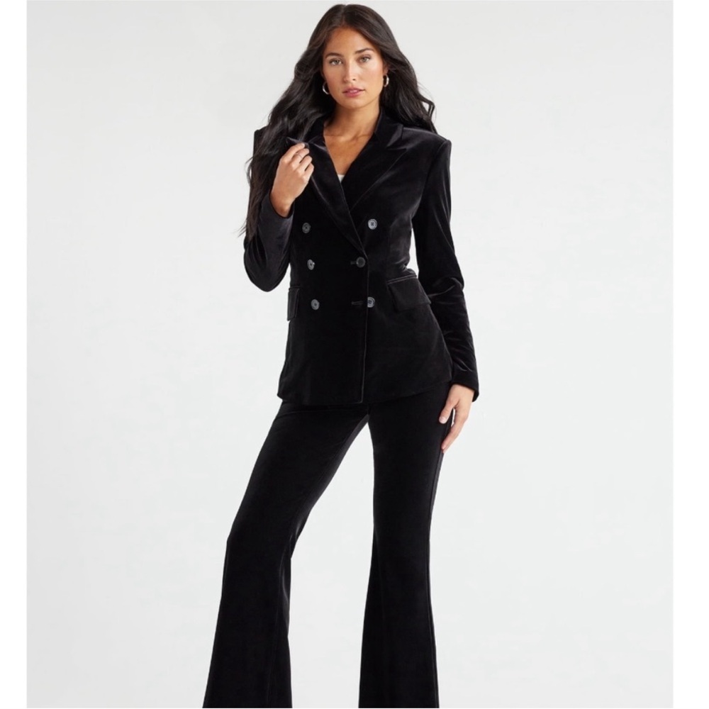 Adorable valor flare leg women’s suit size XL